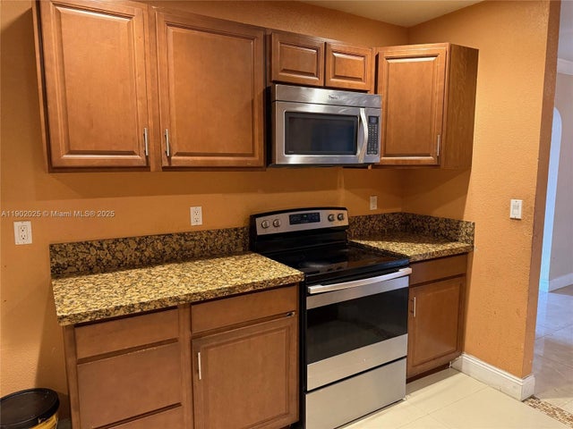 5 of 7 - 3441 Nw 40th Ct, Lauderdale Lakes, FL