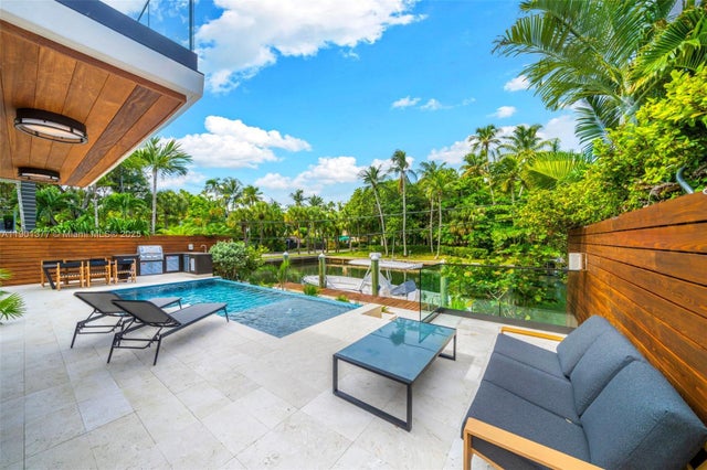 1 of 58 - 1815 Fairhaven Pl, Miami, FL