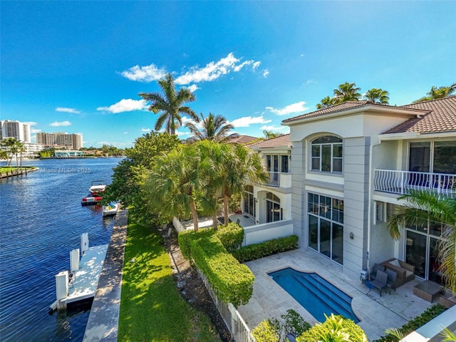 3745 Ne 214th St 37, Aventura