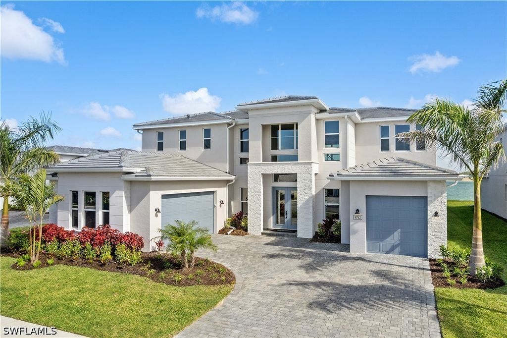 8762 Driftwood Dr, Naples