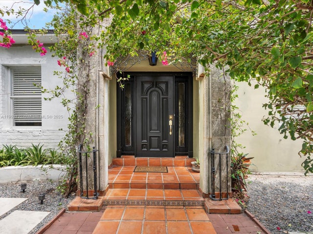 3 of 29 - 2700 Sw 4th Ave, Miami, FL