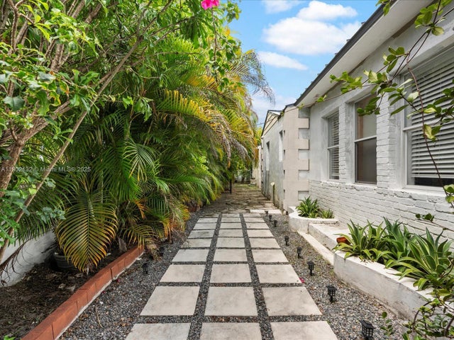 4 of 29 - 2700 Sw 4th Ave, Miami, FL