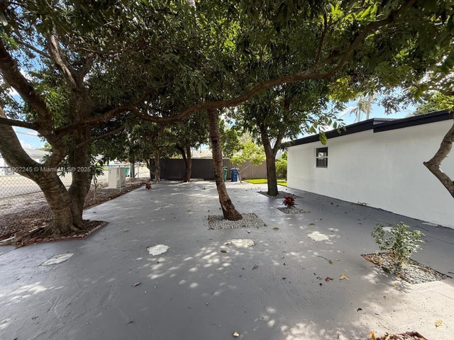 4 of 36 - 10597 Nw 30th Ave, Miami, FL