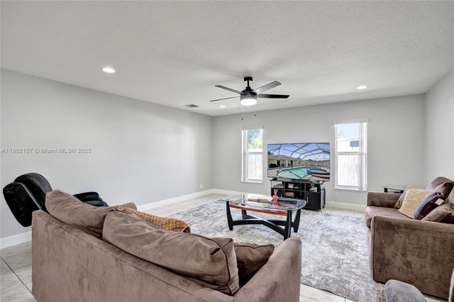 4 of 15 - 1607 S N St, Lake Worth, FL
