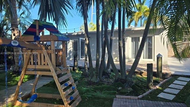 3 of 18 - 2622 Sheridan St, Hollywood, FL