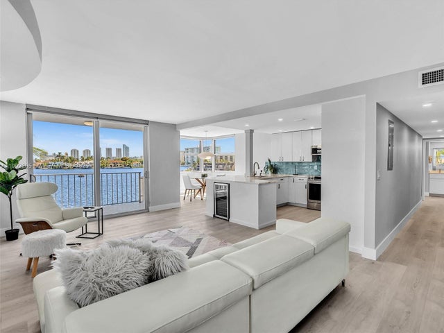 5 of 60 - 16570 Ne 26th Ave 3a, North Miami Beach, FL