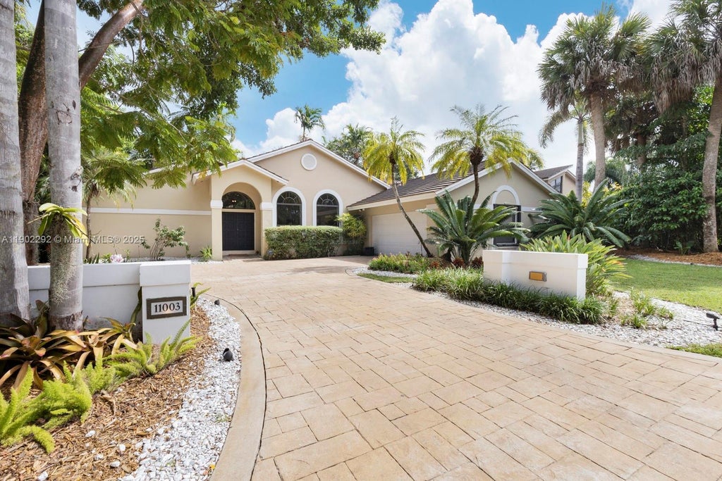 11003 Sw 77th Ct Cir, Pinecrest