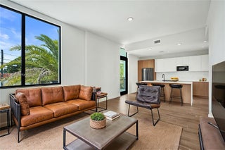 Photo of Listing #A11892972