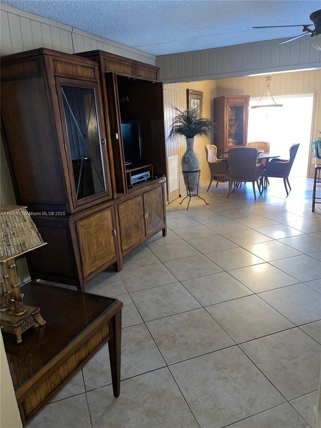 4 of 12 - 6510 Park St, Hollywood, FL