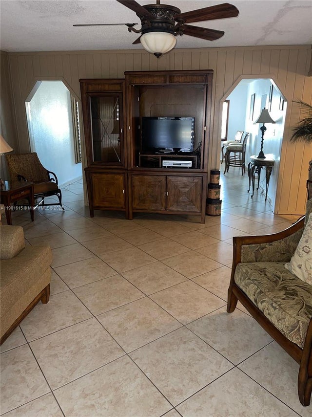 5 of 12 - 6510 Park St, Hollywood, FL