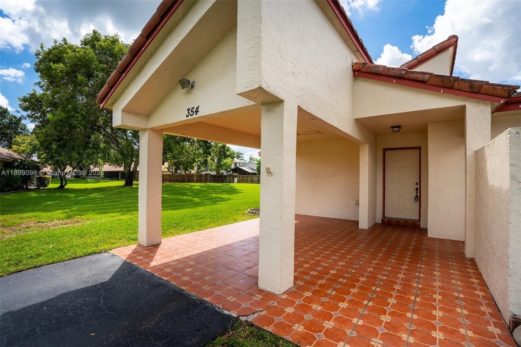 354 Lakeside Ct 212, Sunrise