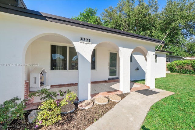 4 of 12 - 4871 Sw 36th Ct, Pembroke Park, FL