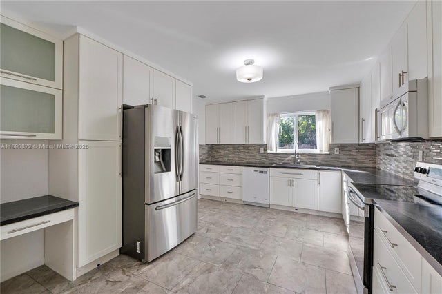5 of 12 - 4871 Sw 36th Ct, Pembroke Park, FL