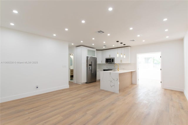 5 of 23 - 6210 Kimberly Blvd, North Lauderdale, FL