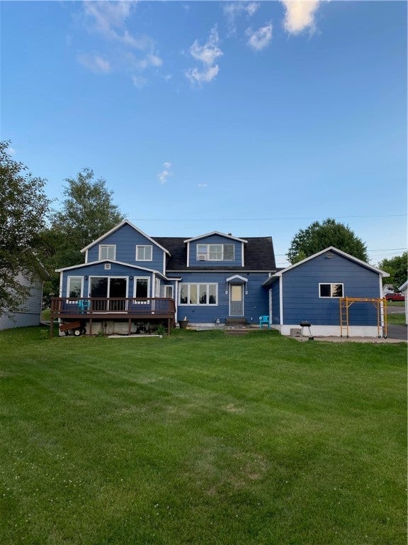 805 Lake Avenue E, Ladysmith