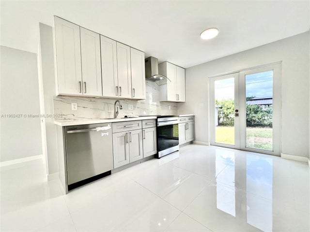 2 of 27 - 6417 Fletcher St, Hollywood, FL