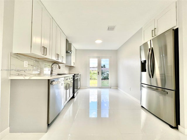 3 of 27 - 6417 Fletcher St, Hollywood, FL