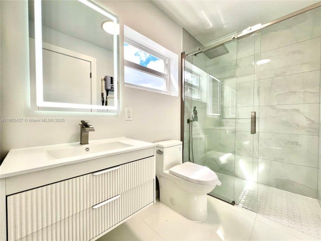 4 of 27 - 6417 Fletcher St, Hollywood, FL