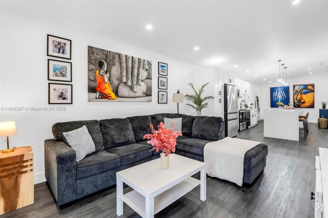 2 of 33 - 9174 Nw 114th Ter, Hialeah Gardens, FL