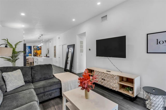 3 of 33 - 9174 Nw 114th Ter, Hialeah Gardens, FL