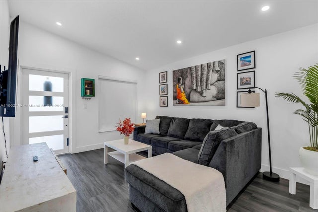 4 of 33 - 9174 Nw 114th Ter, Hialeah Gardens, FL