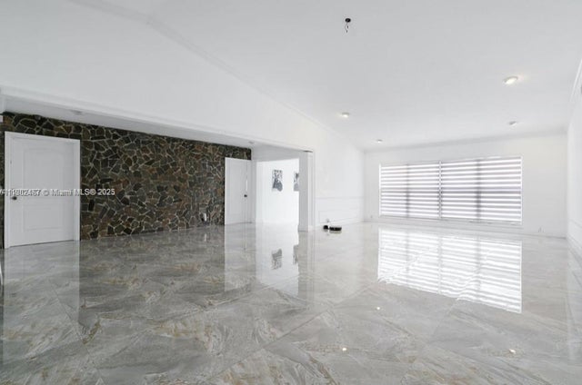 4 of 23 - 13921 Sw 30th St, Miami, FL