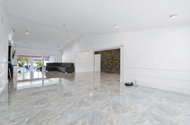 5 of 23 - 13921 Sw 30th St, Miami, FL