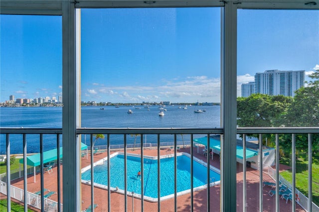 3 of 26 - 2910 Point East Dr M412, Aventura, FL