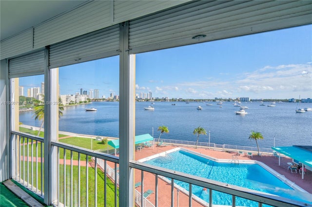 4 of 26 - 2910 Point East Dr M412, Aventura, FL