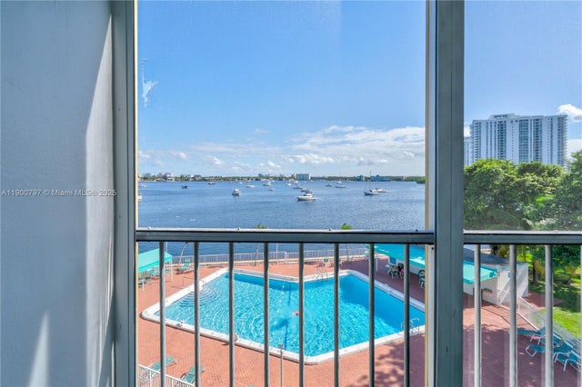 5 of 26 - 2910 Point East Dr M412, Aventura, FL