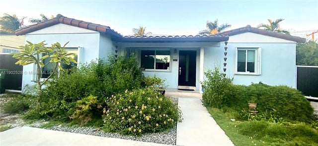 5935 Sw 42nd St, Miami