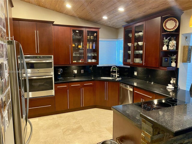 5 of 42 - 5935 Sw 42nd St, Miami, FL