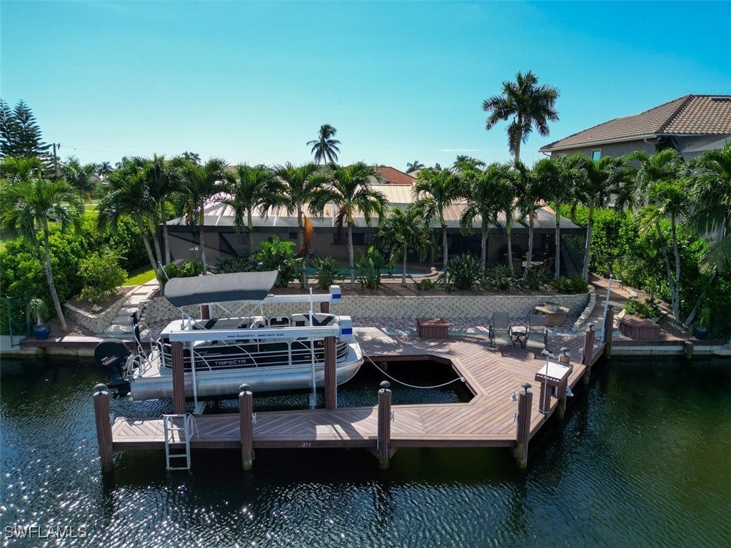 211 Seahorse Ct, Marco Island