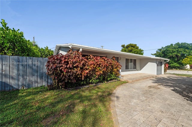 3 of 35 - 8521 Nw 28 Place, Sunrise, FL