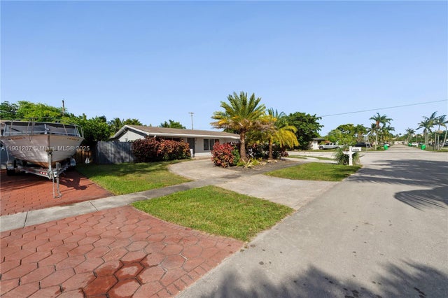 5 of 35 - 8521 Nw 28 Place, Sunrise, FL
