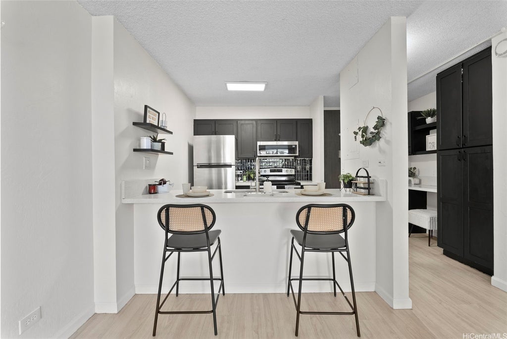 (unit #2h) 98-500 Koauka Loop, Aiea