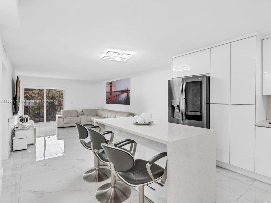 1890 W 56th St 1307, Hialeah