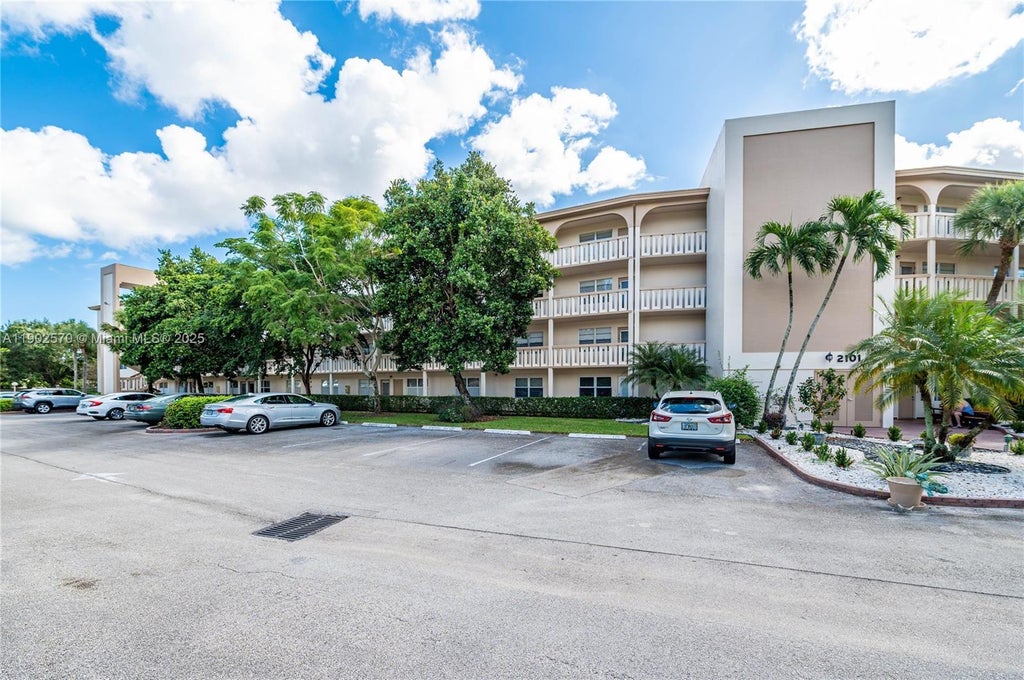 2101 Lucaya Bnd C1, Coconut Creek