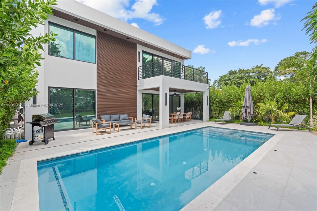 2531 Ne 182, Miami