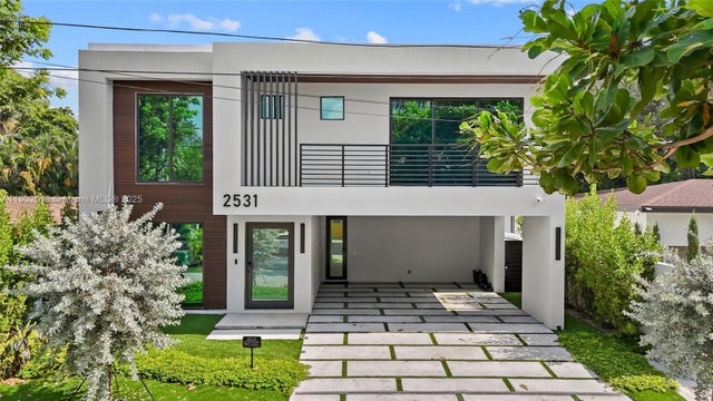 2 of 35 - 2531 Ne 182, Miami, FL
