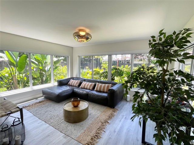 5733 Madison St, Hollywood