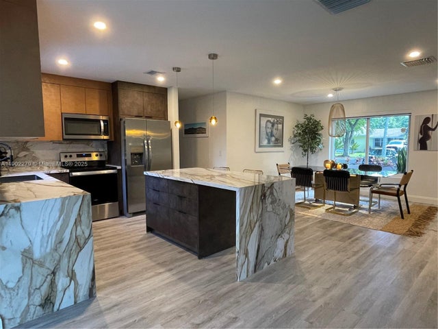 4 of 22 - 5733 Madison St, Hollywood, FL