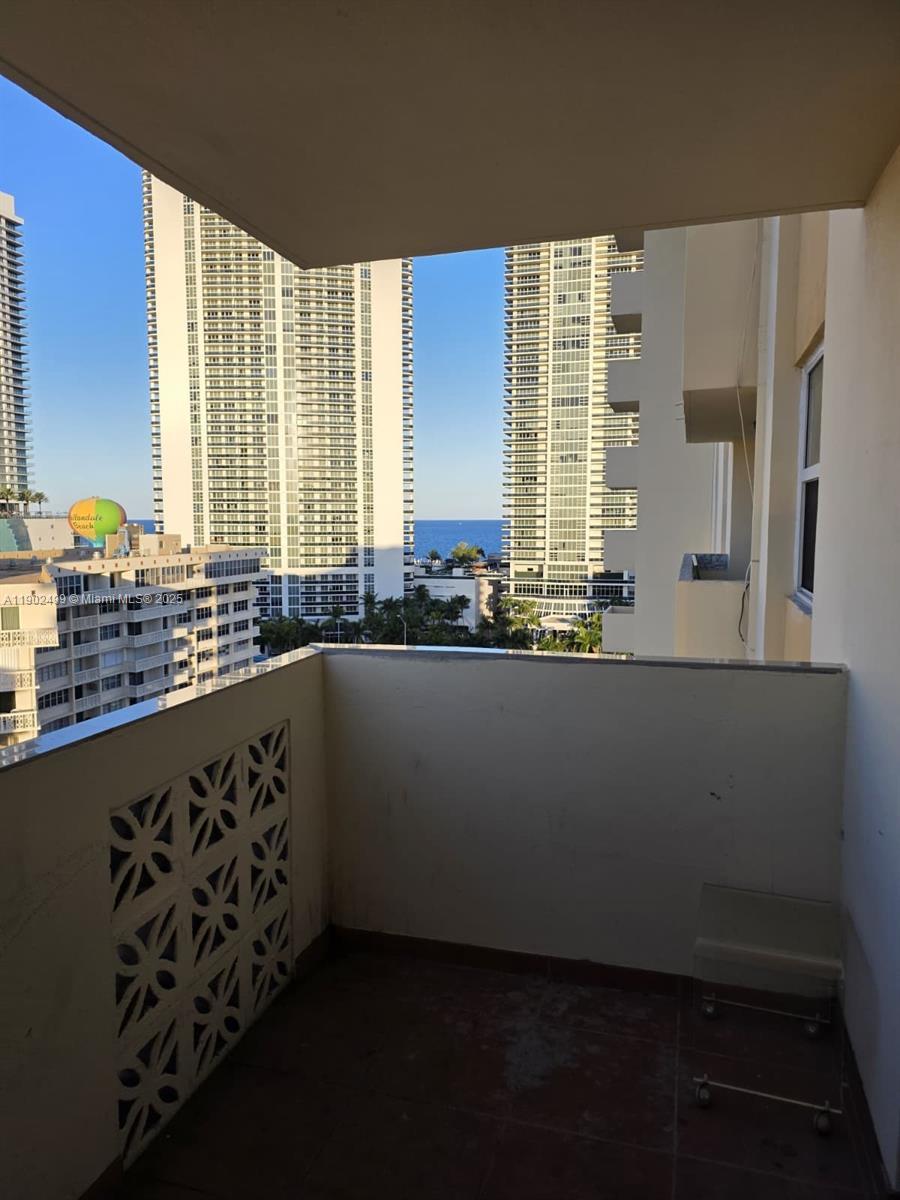 1833 S Ocean Dr 1505, Hallandale Beach