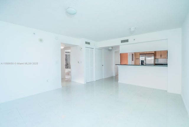 4 of 9 - 31 Se 5th St 1507, Miami, FL