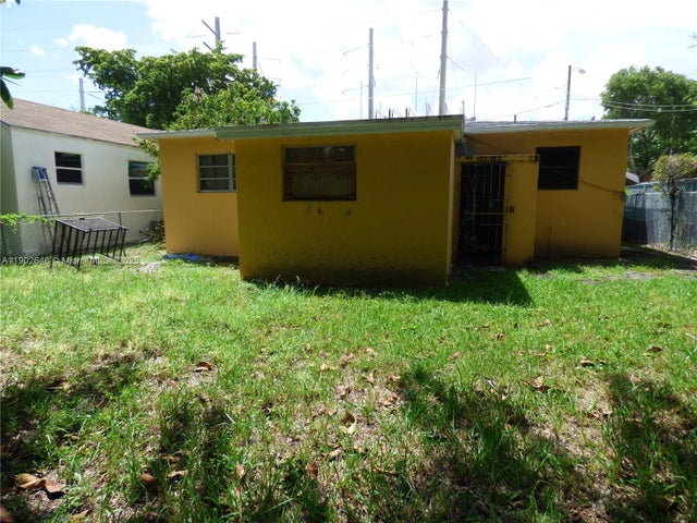 2 of 11 - 347 Nw 42nd St, Miami, FL