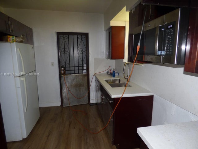 3 of 11 - 347 Nw 42nd St, Miami, FL