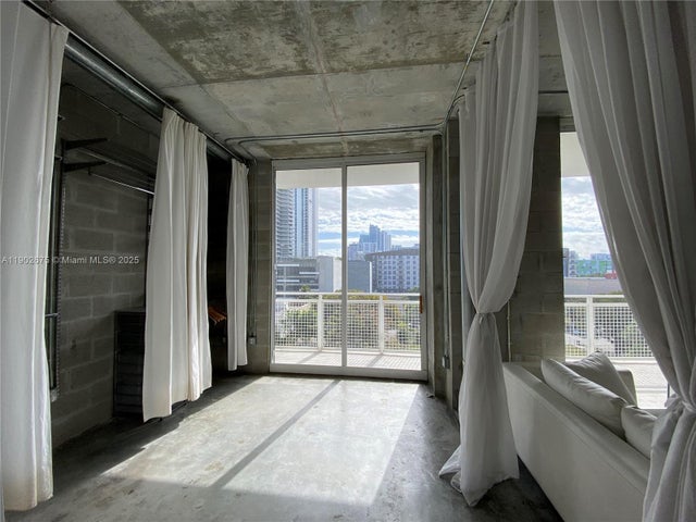 5 of 12 - 444 Ne 30th St 702, Miami, FL