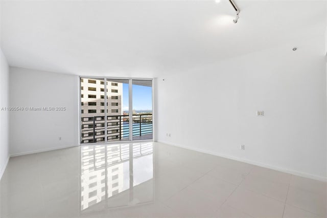3 of 37 - 335 S Biscayne Blvd 2604, Miami, FL