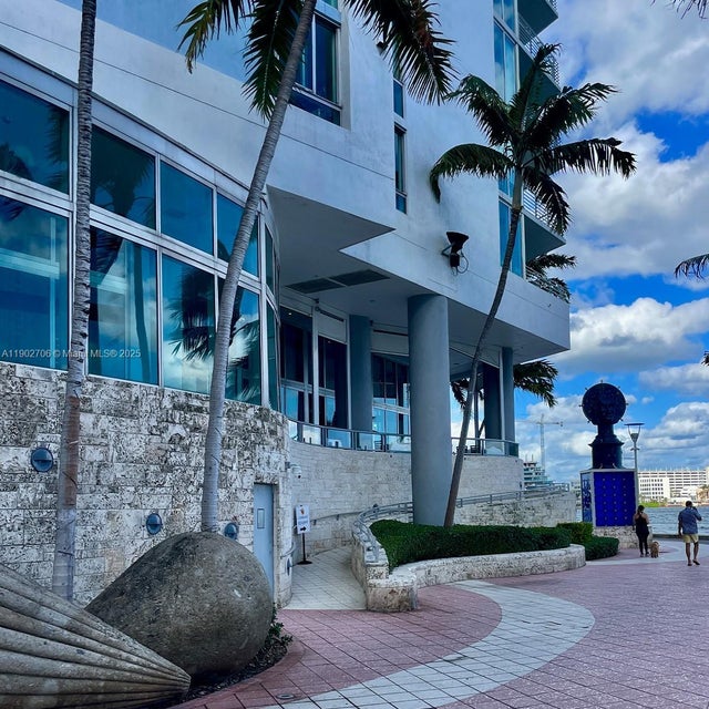 2 of 28 - 335 S Biscayne Blvd 2200, Miami, FL