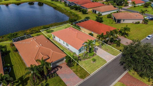 4 of 35 - 3348 Apple Blossom, Fort Myers, FL